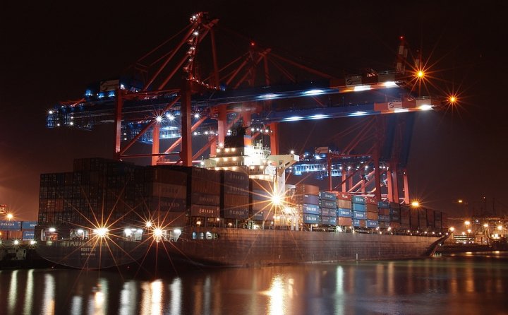 Containerhäfen weltweit werden im Jahr 2023 rund 973 Millionen TEU umschlagen!